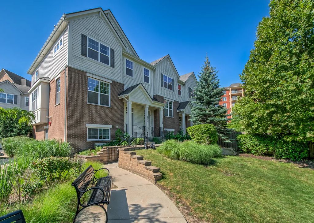 200 Concord Court, Morton Grove