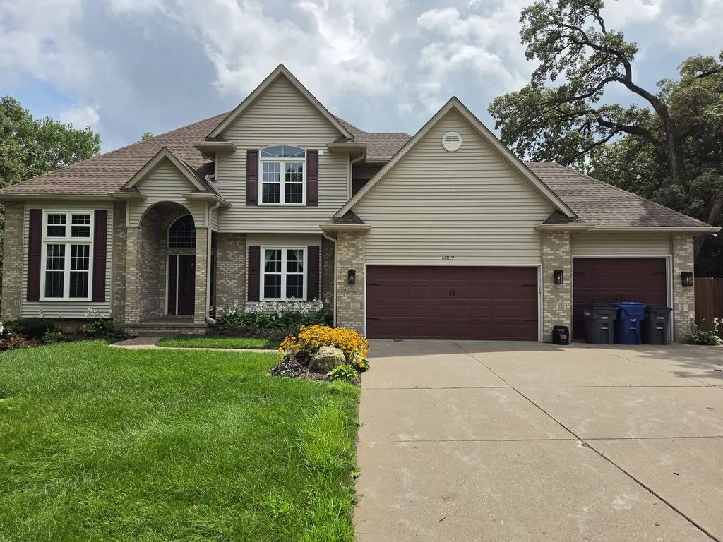 6809 Ridges Court, Bettendorf
