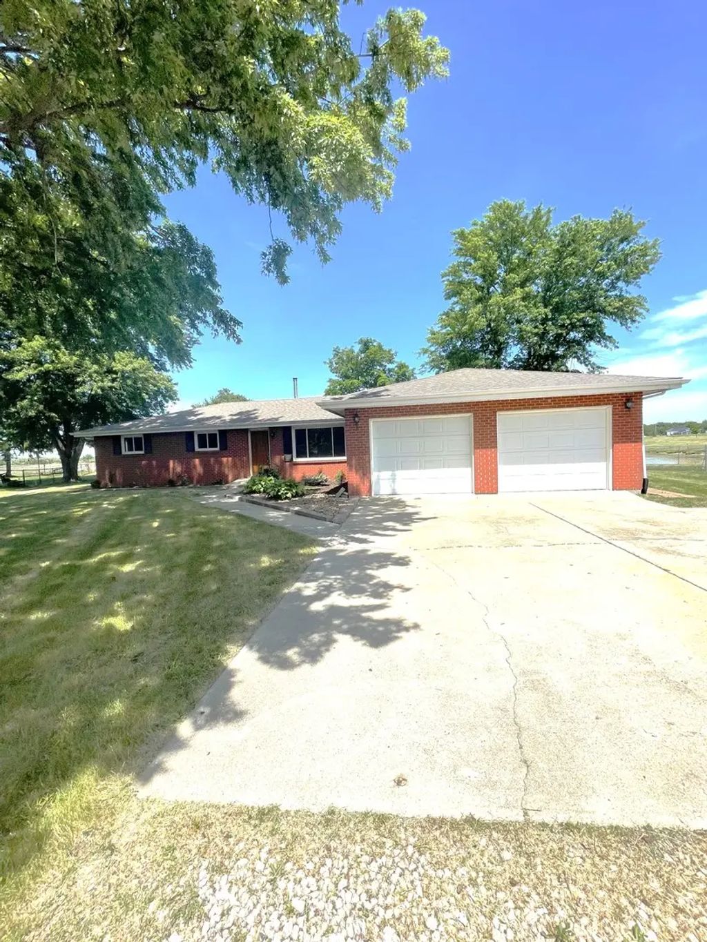 136 N St. Louis Street, Elwood