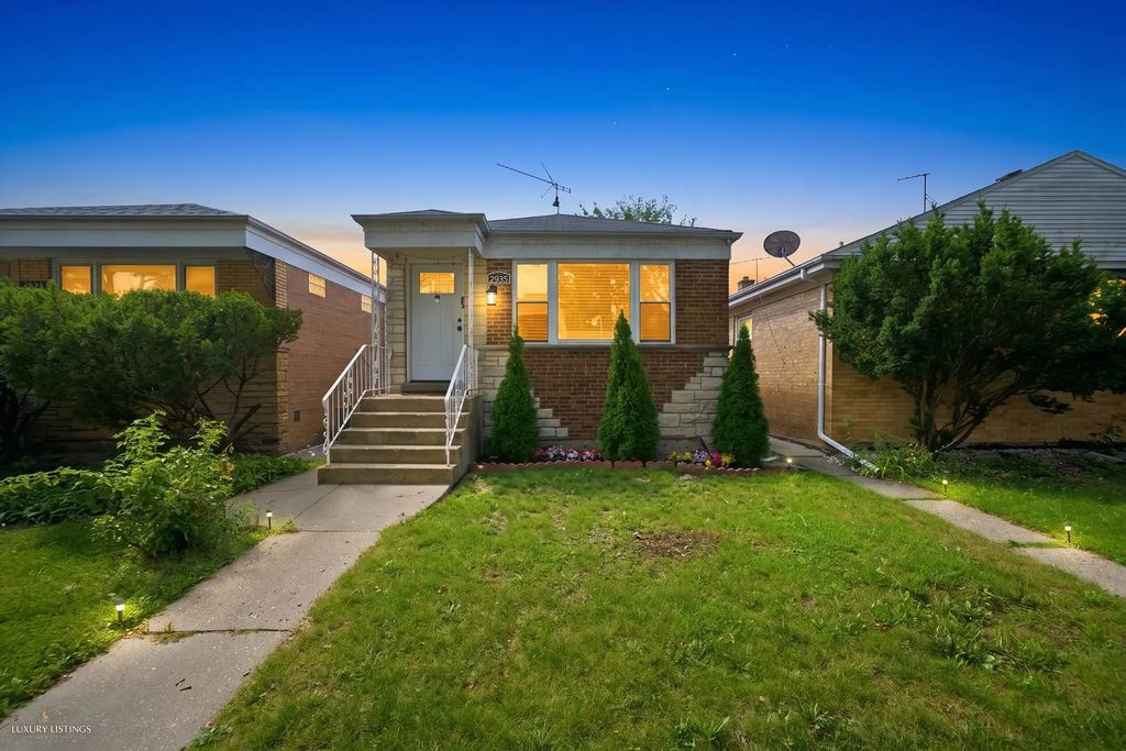 2935 W Howard Street, Chicago