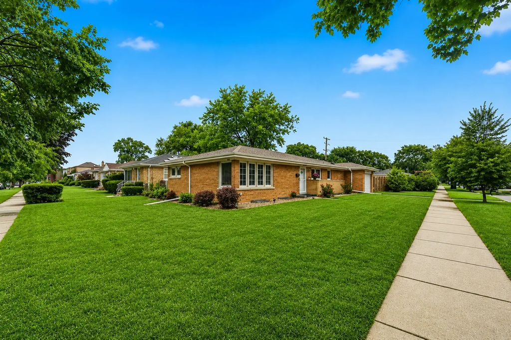 8601 Saint Louis Avenue, Skokie
