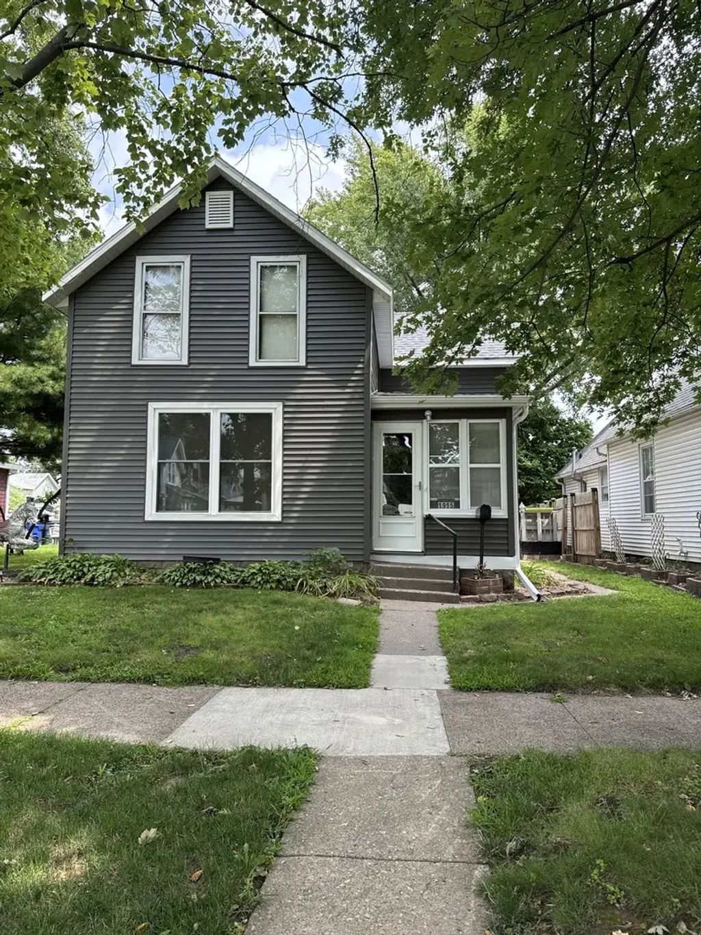 1915 Pershing Boulevard, Clinton