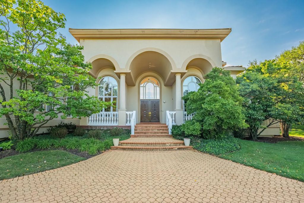 1683 Braeside Lane, Northbrook