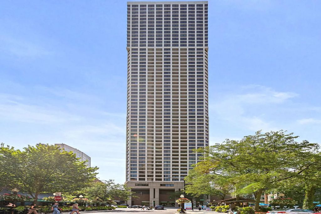 1030 N State Street 52a, Chicago