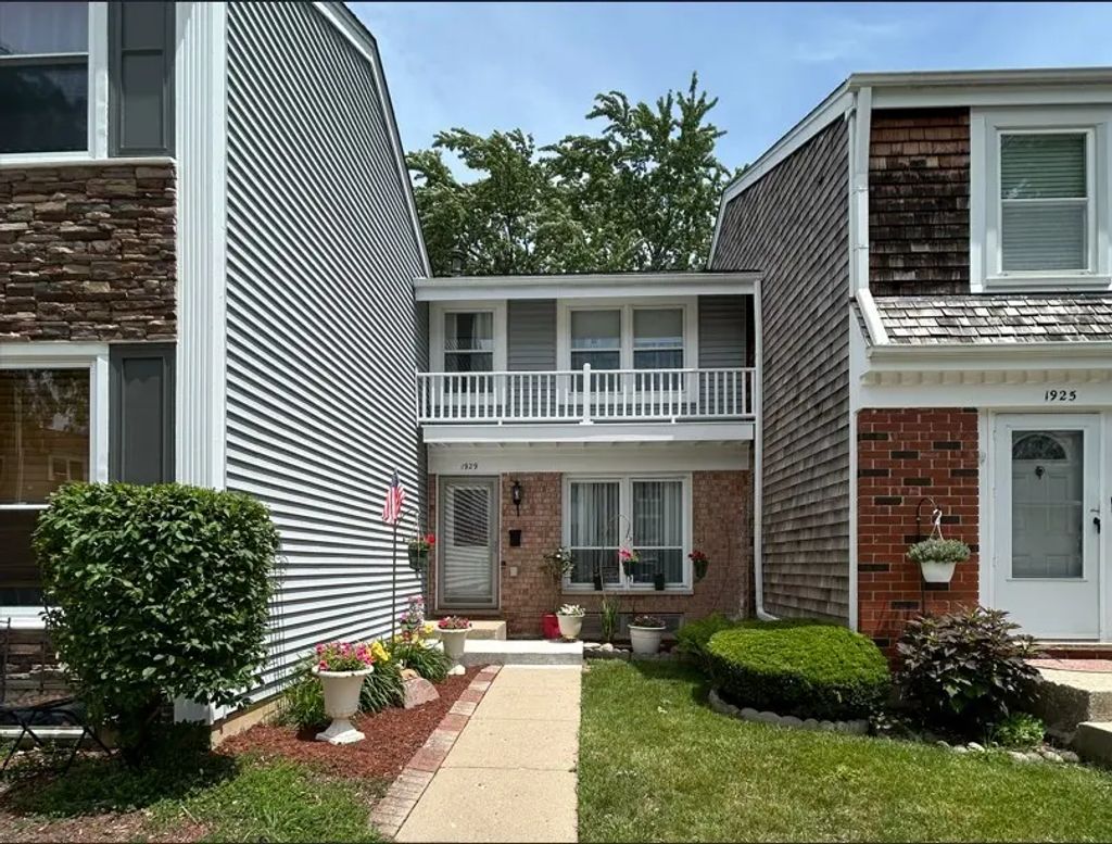 1929 Whitingham Lane, Hoffman Estates