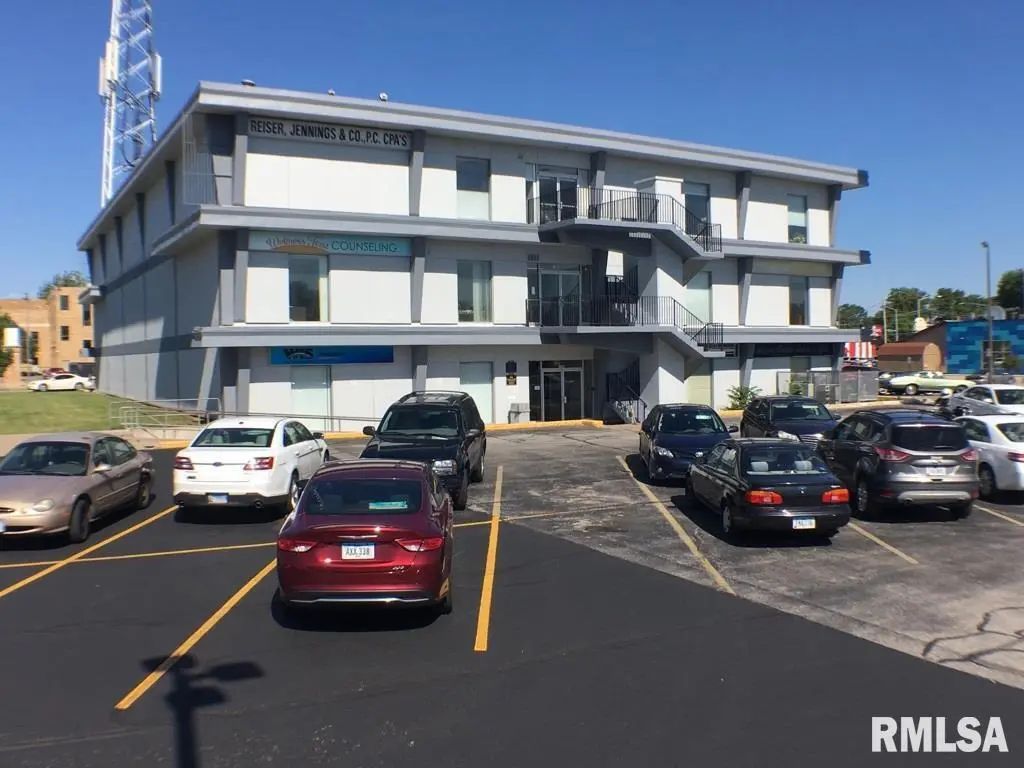 1706 N Brady Street 101, Davenport