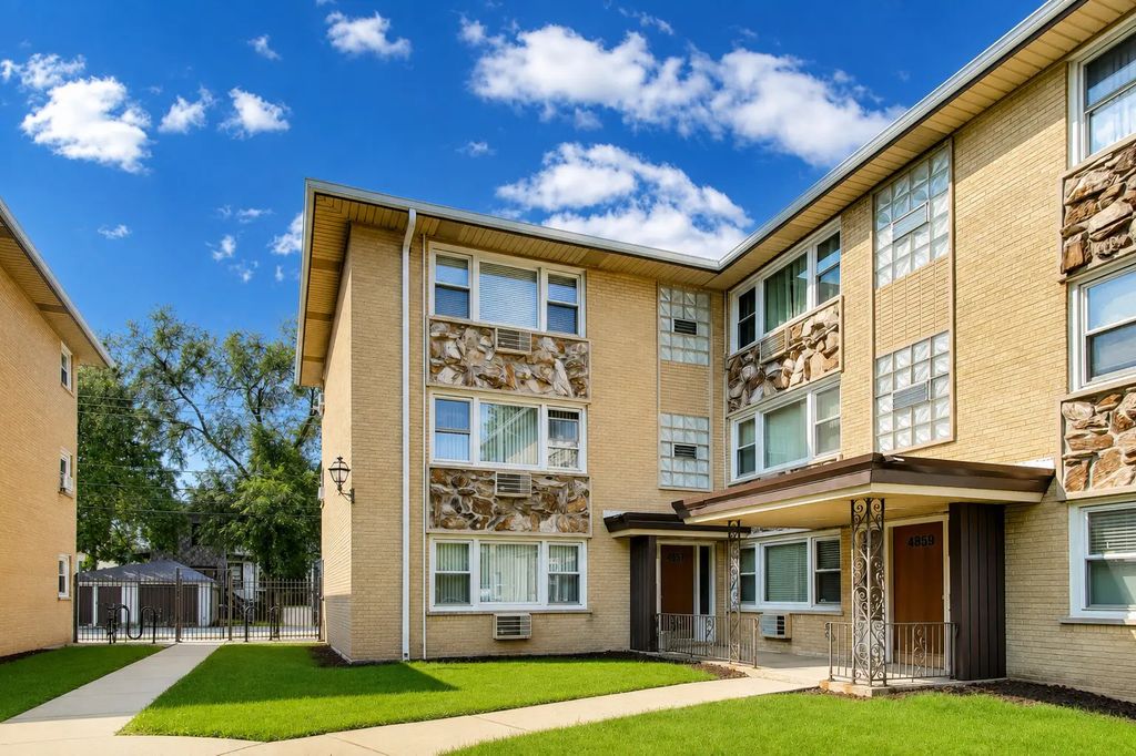 4857 W Byron Street 103w, Chicago