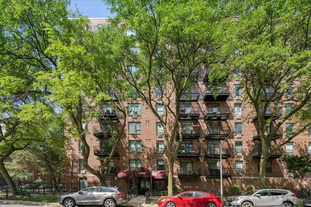 3900 N Pine Grove Avenue 907, Chicago, 60613