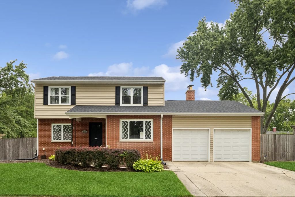 1050 E Kitson Drive, Palatine