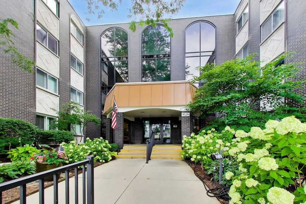 9529 Bronx Place 213, Skokie, 60077