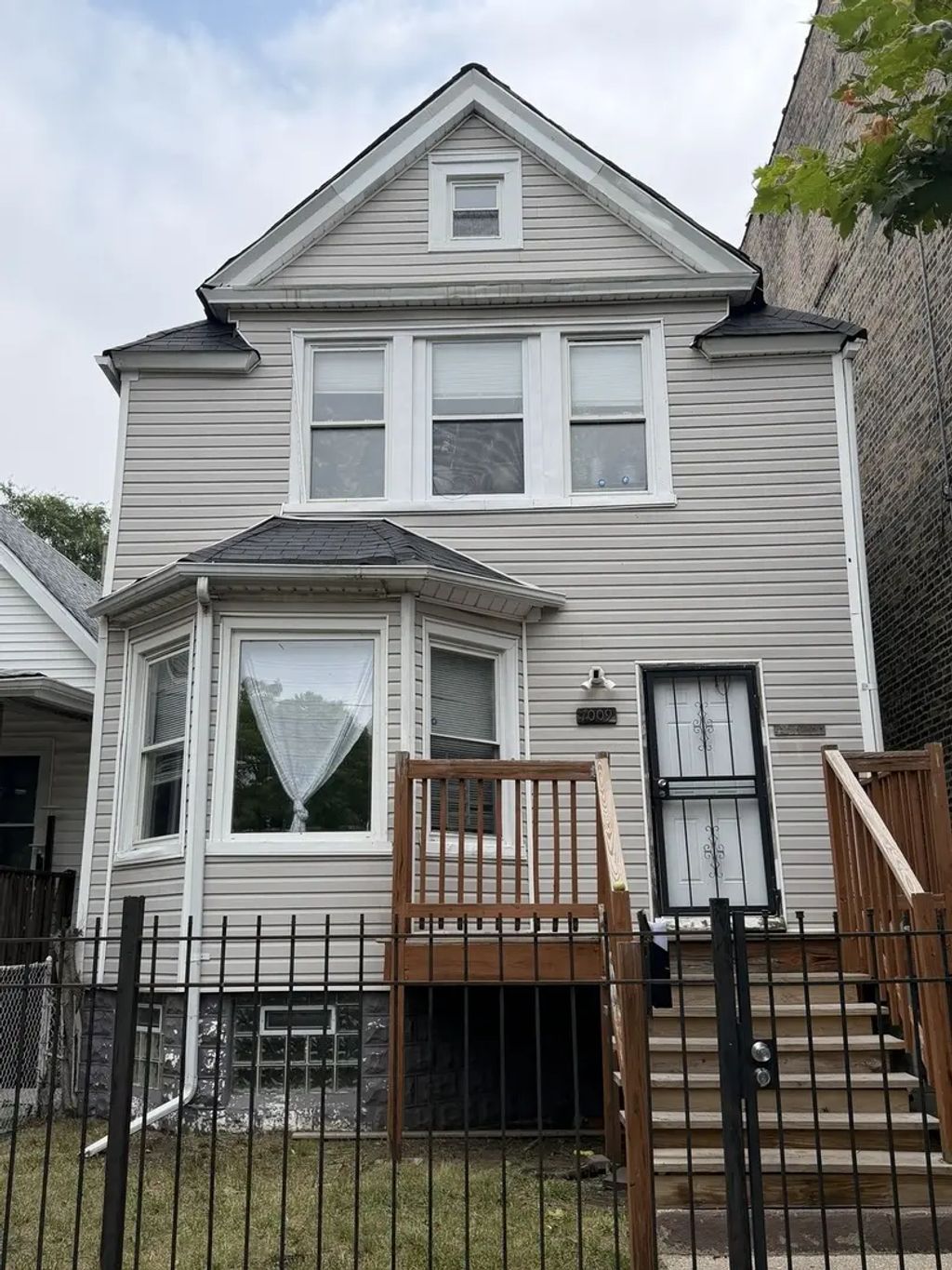 7009 S Perry Avenue, Chicago