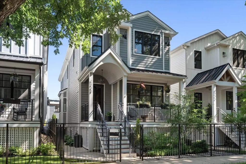 2448 W Moffat Street, Chicago, 60647