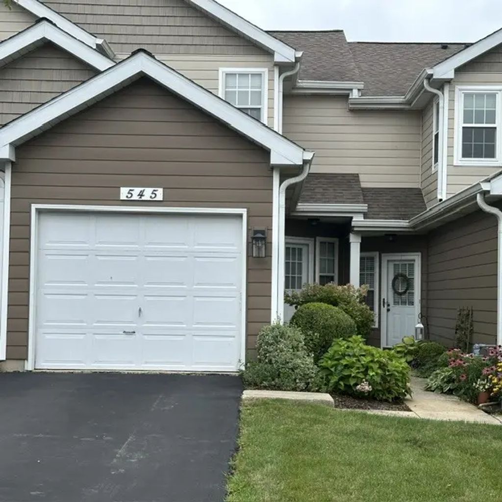 545 Woodcrest Drive 545, Mundelein