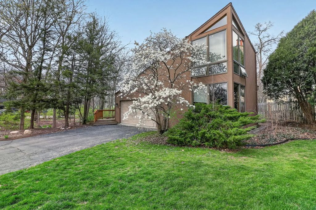 5337 Brookbank Road, Downers Grove