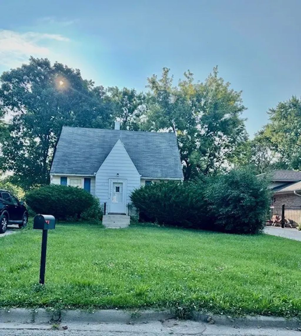 197 N Bonnie Brae Avenue, Elmhurst