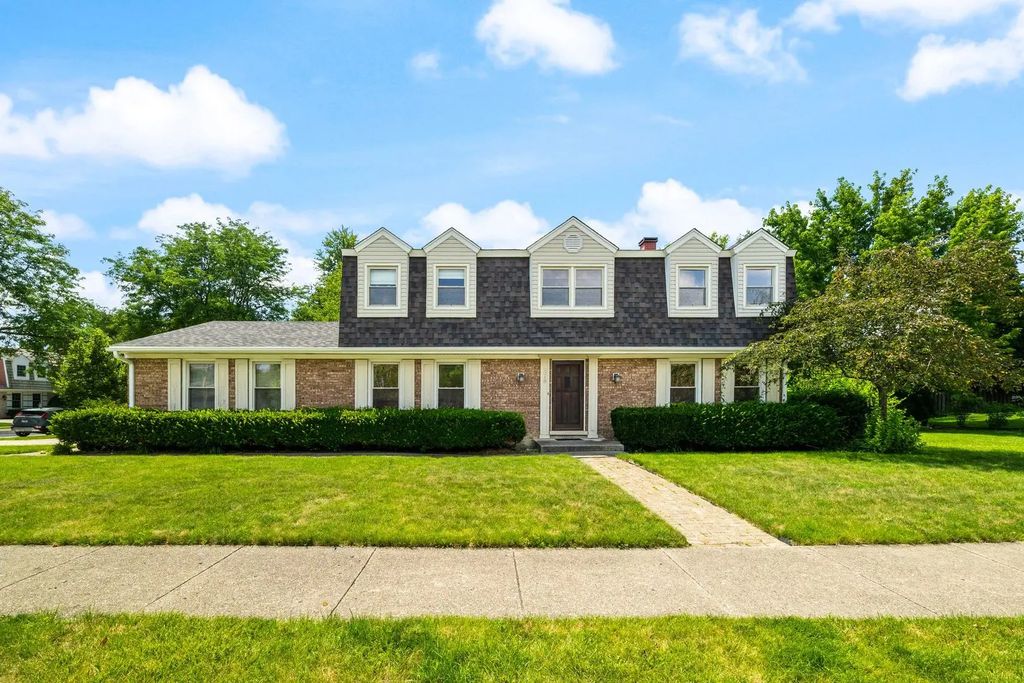 2218 N Williamsburg Street, Arlington Heights
