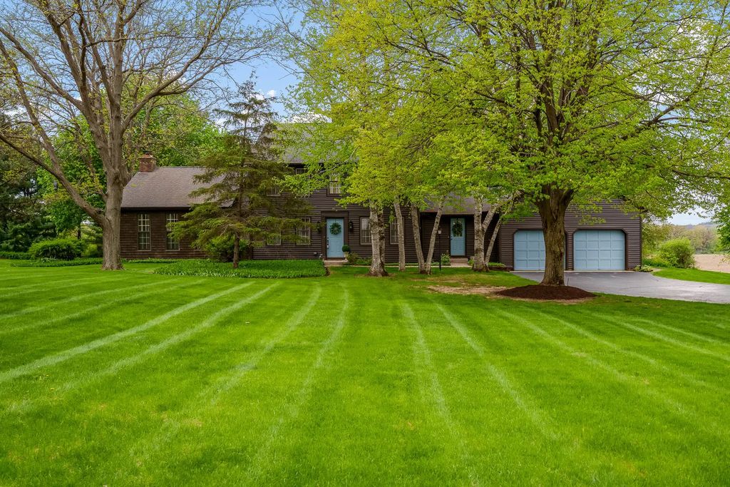 10562 Town Hall Road, Belvidere