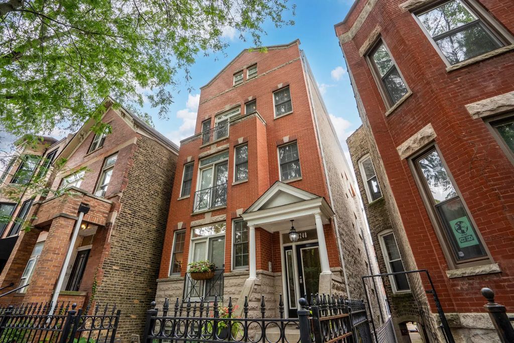 3248 N Seminary Avenue 3, Chicago, 60657