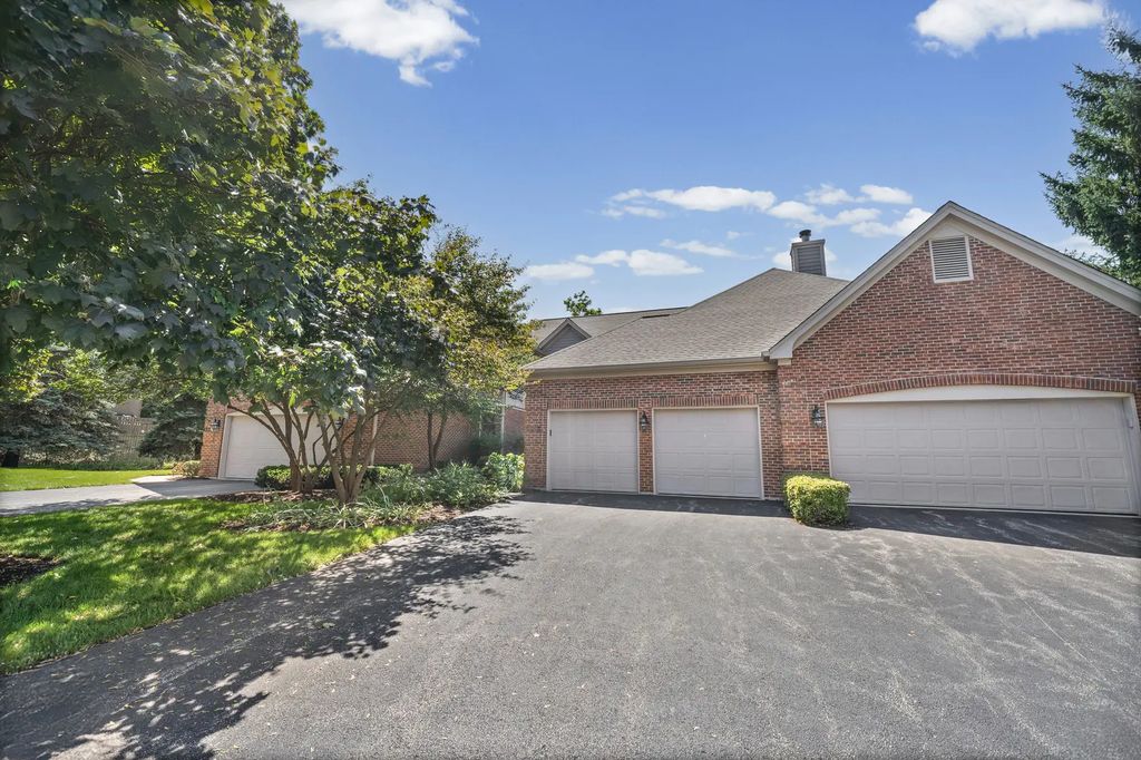 2112 Warrington Court, Glenview