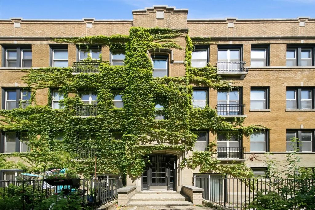 1221 W Greenleaf Avenue 3s, Chicago