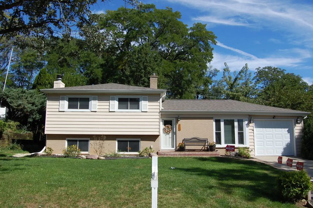22w524 Birchwood Drive, Glen Ellyn