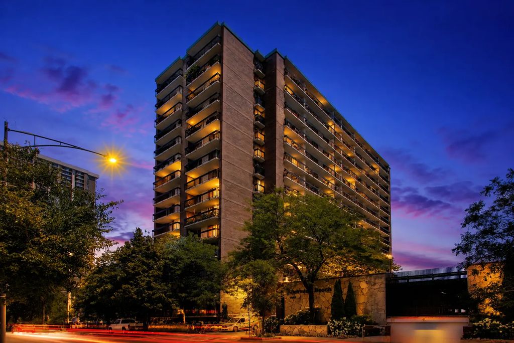 5901 N Sheridan Road 16c, Chicago