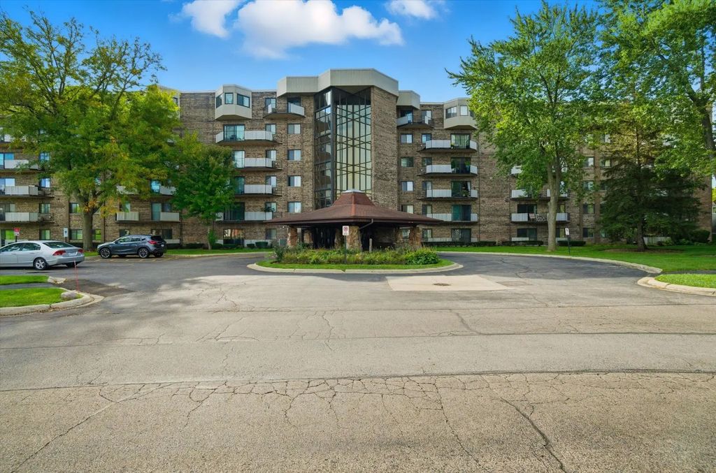 1275 E Baldwin Lane 504, Palatine