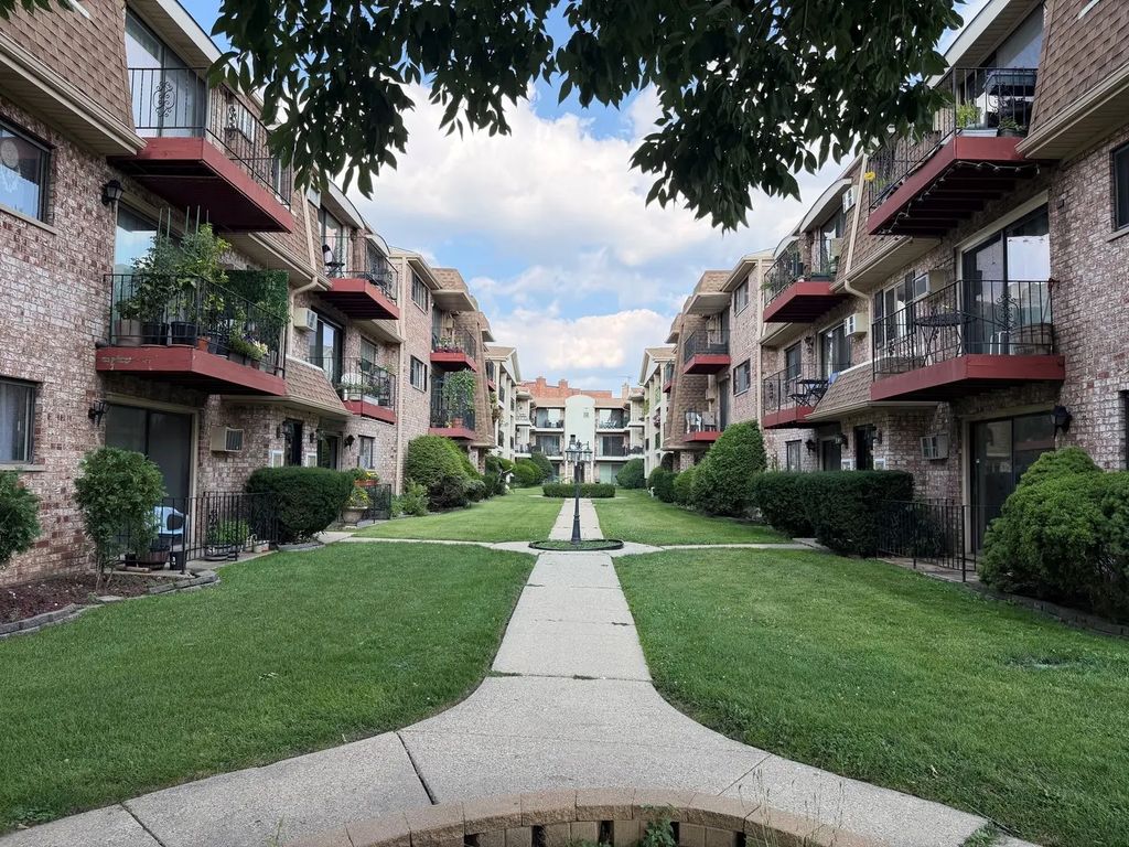 5303 N Delphia Avenue 304, Chicago