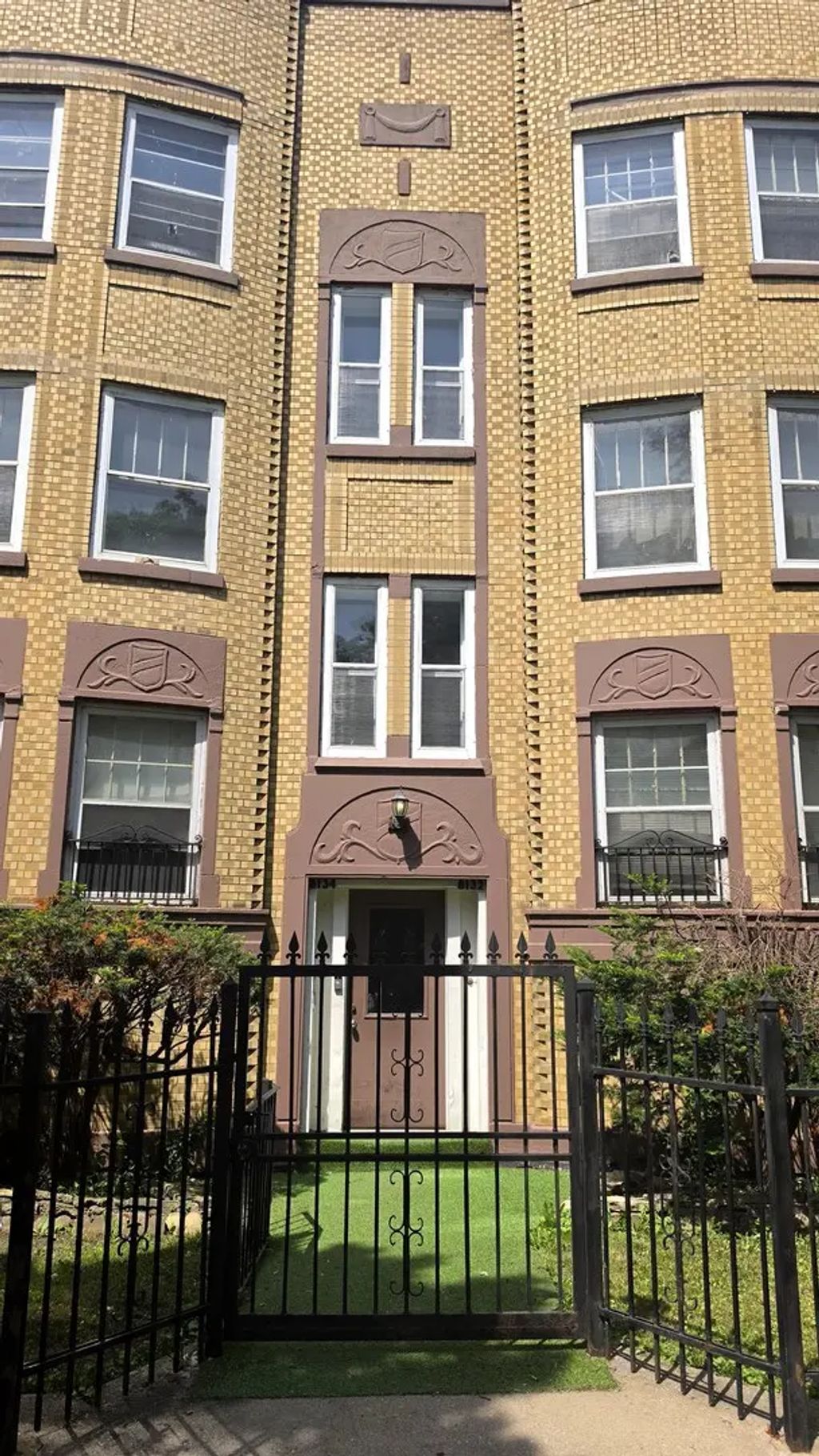 8134 S Maryland Avenue, Chicago