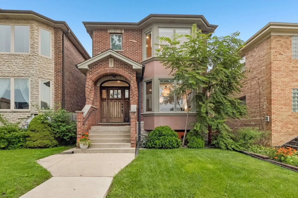 2811 N 75th Avenue, Elmwood Park