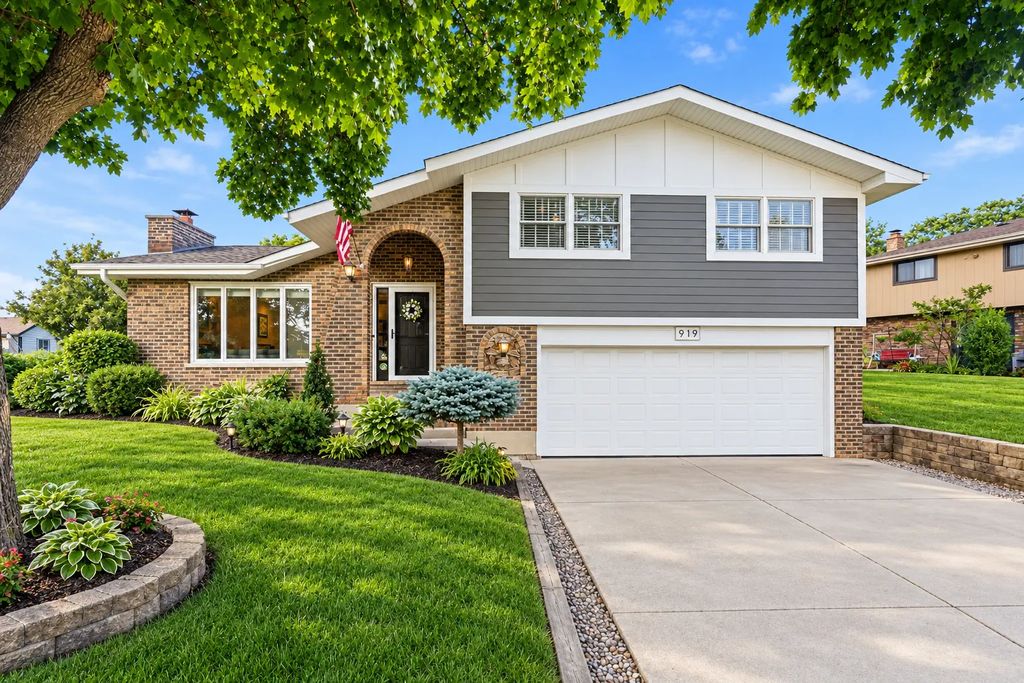 919 Hillview Drive, Lemont
