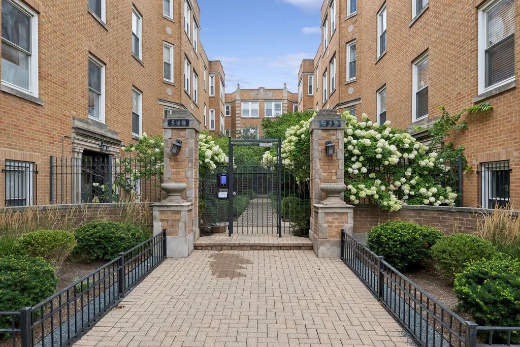534.5 W Belmont Avenue 1n, Chicago