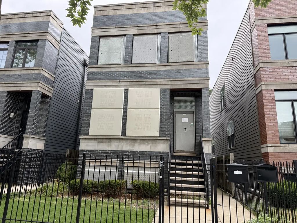 544 E 46th Place, Chicago