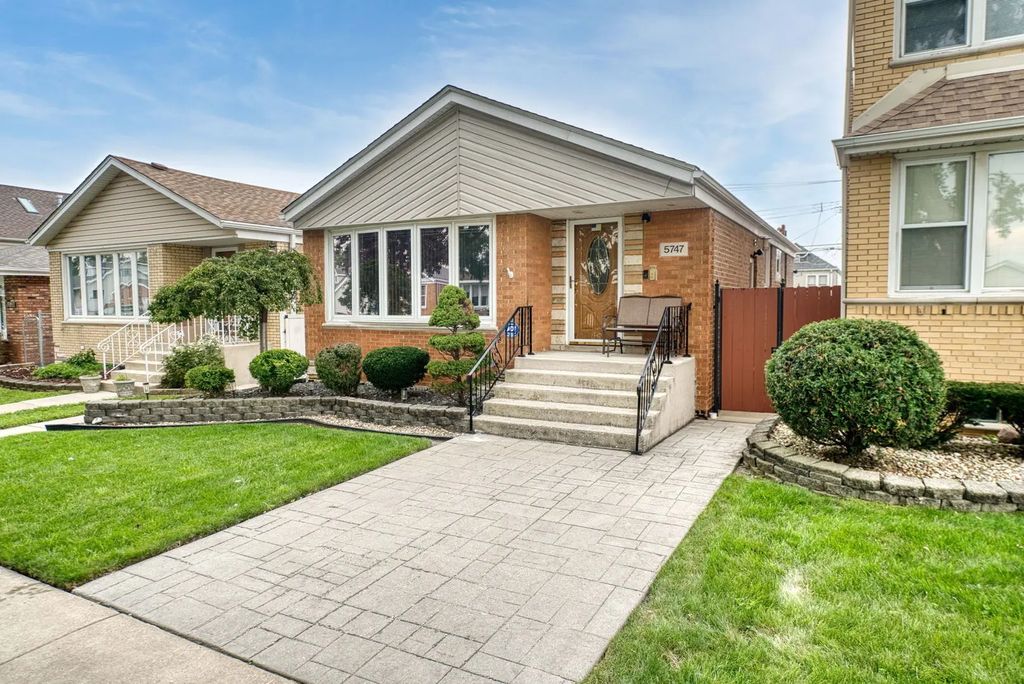 5747 S Meade Avenue, Chicago
