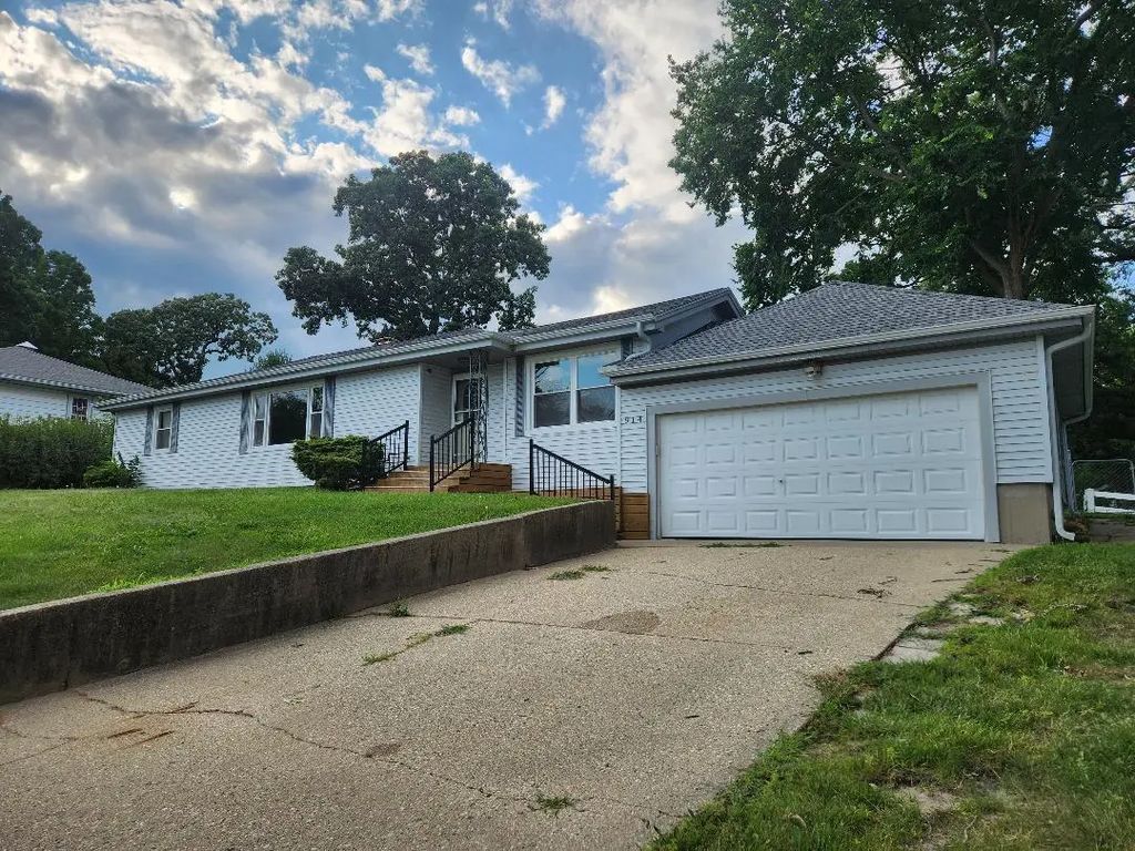 914 Oakleaf Avenue, McHenry