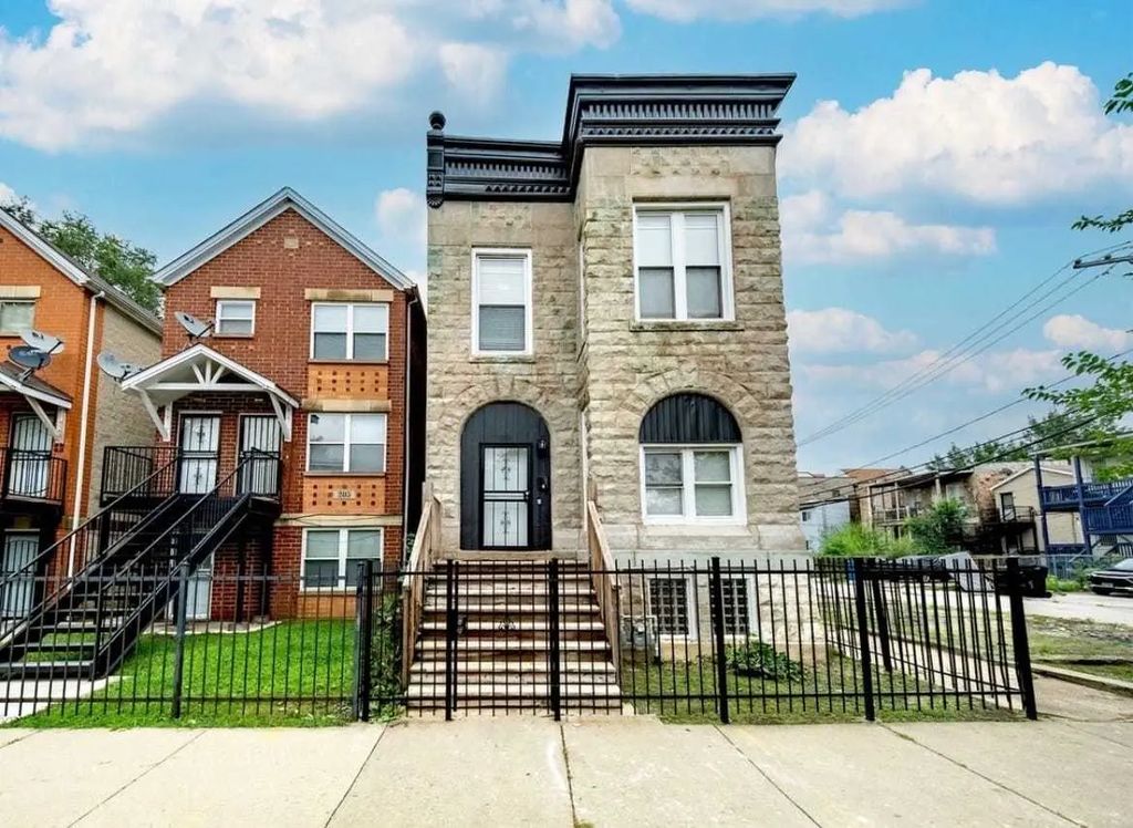 209 S Albany Avenue 2, Chicago, 60612