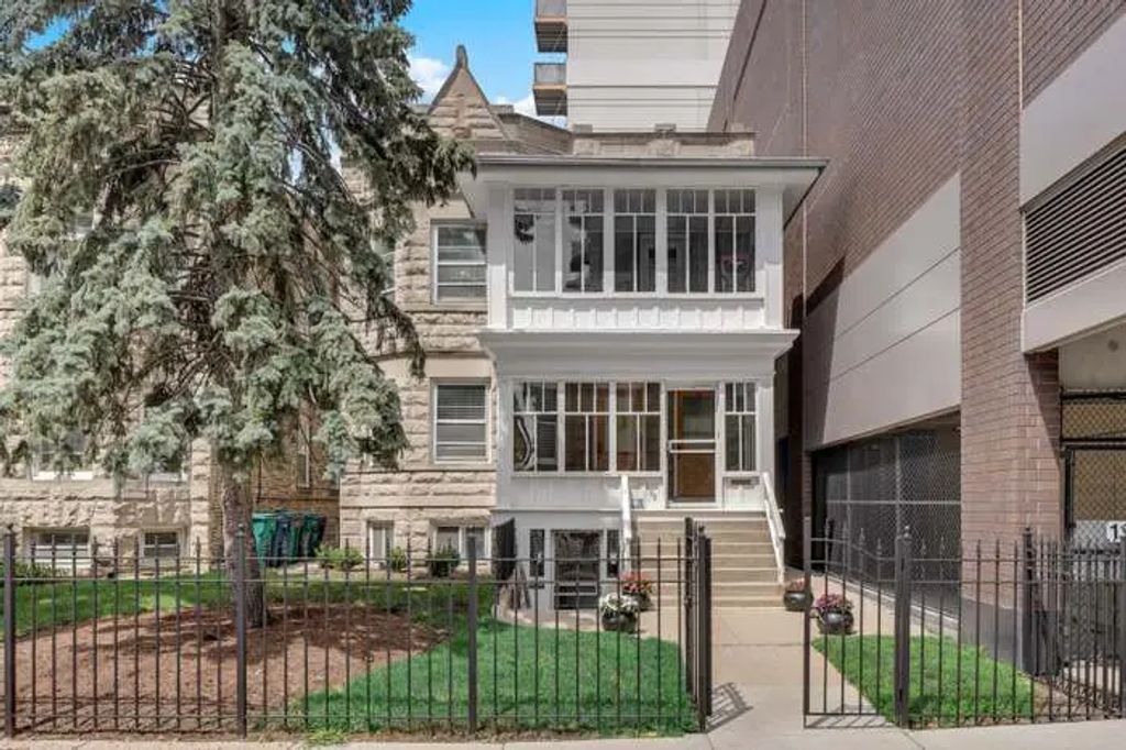109 S Maple Avenue Garden, Oak Park