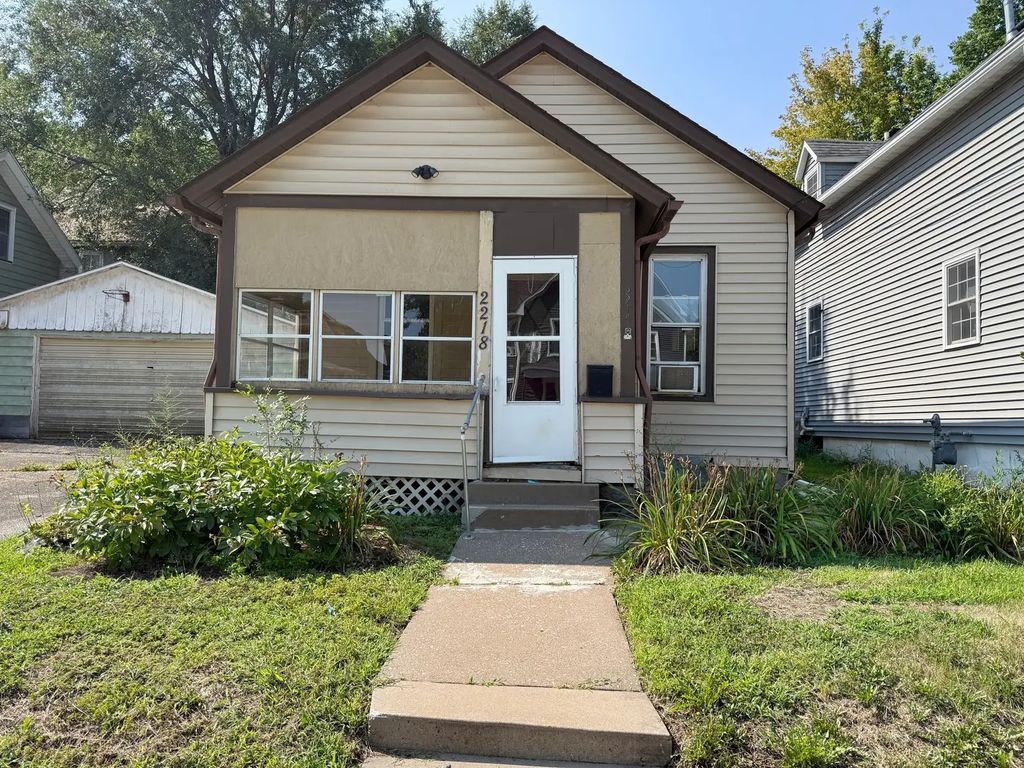 2218 6th Avenue, Rock Island