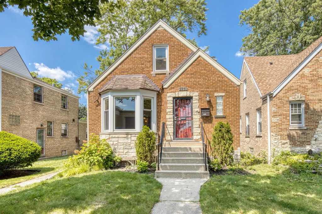 2850 W Chase Avenue, Chicago