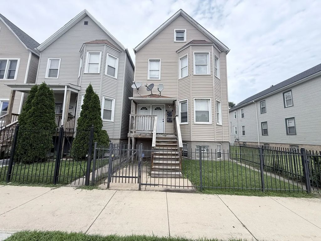 3008 E 81st Street 2, Chicago, 60617