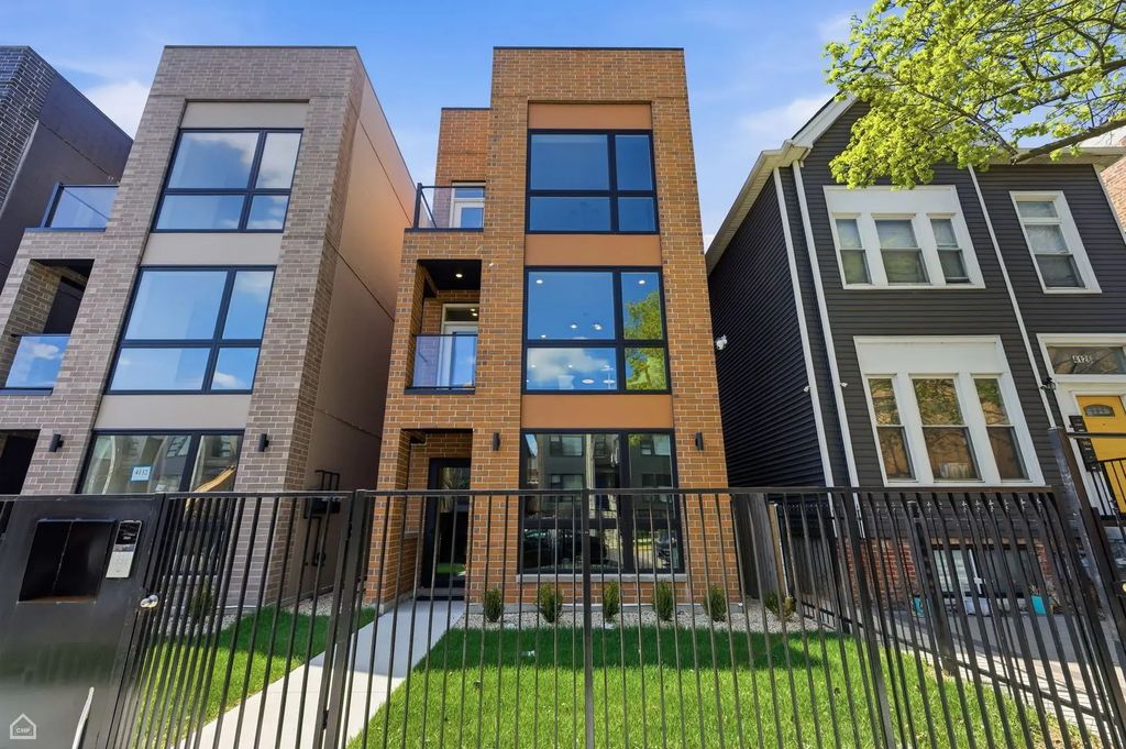 4130 S Calumet Avenue, Chicago, 60653
