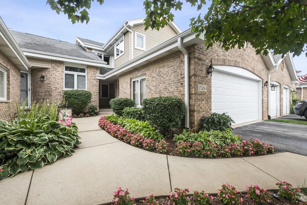 17326 Brook Crossing Court, Orland Park