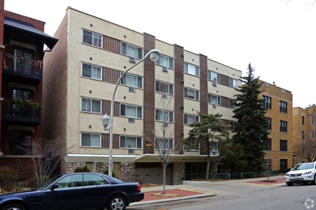736 W Buena Avenue 401, Chicago