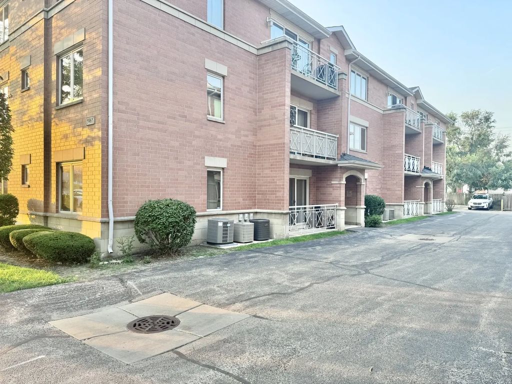 5965 N Northwest Highway 101, Chicago