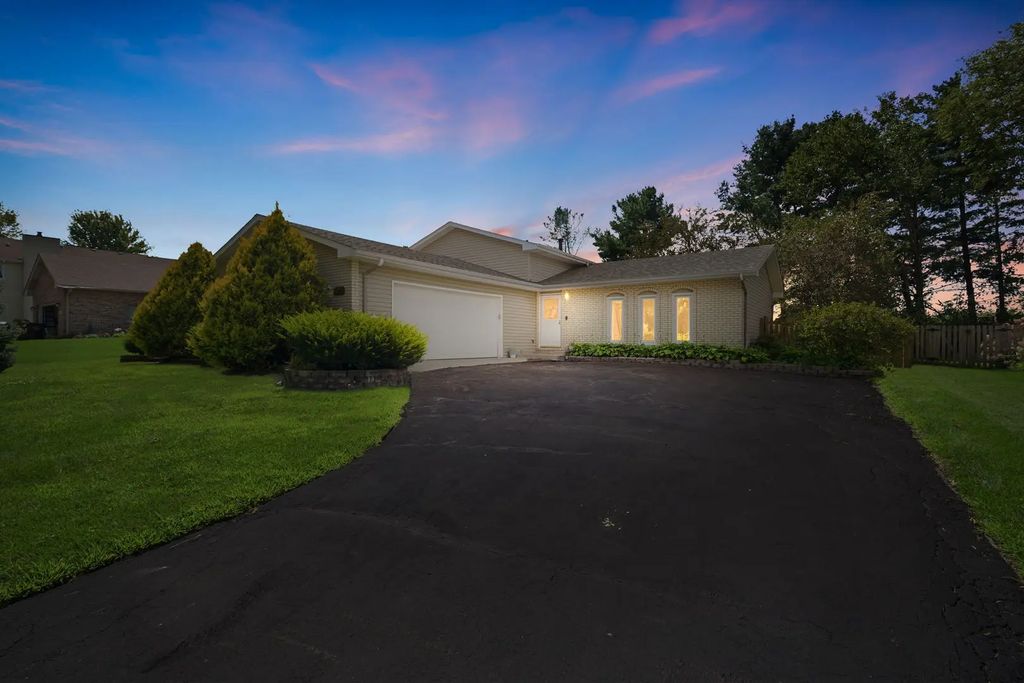 624 Melrose Lane, Beecher