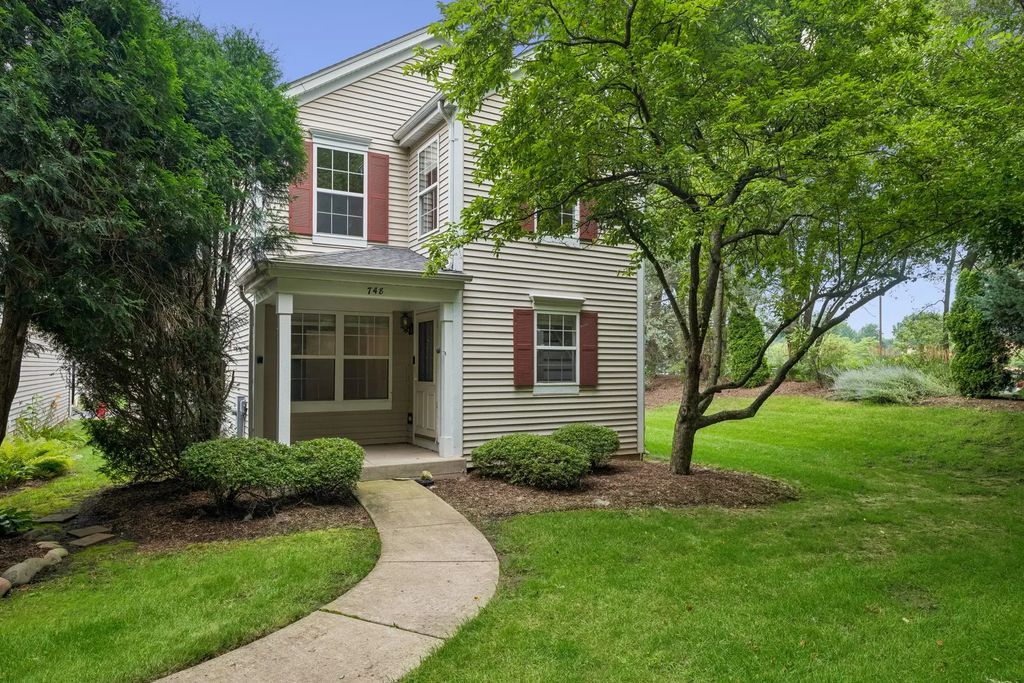 748 Tree Top Lane, Crystal Lake