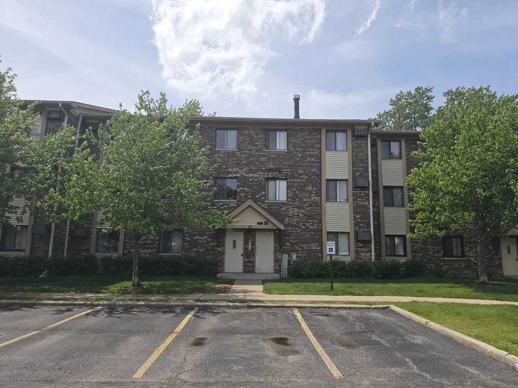 12 Parkside Court 10, Vernon Hills