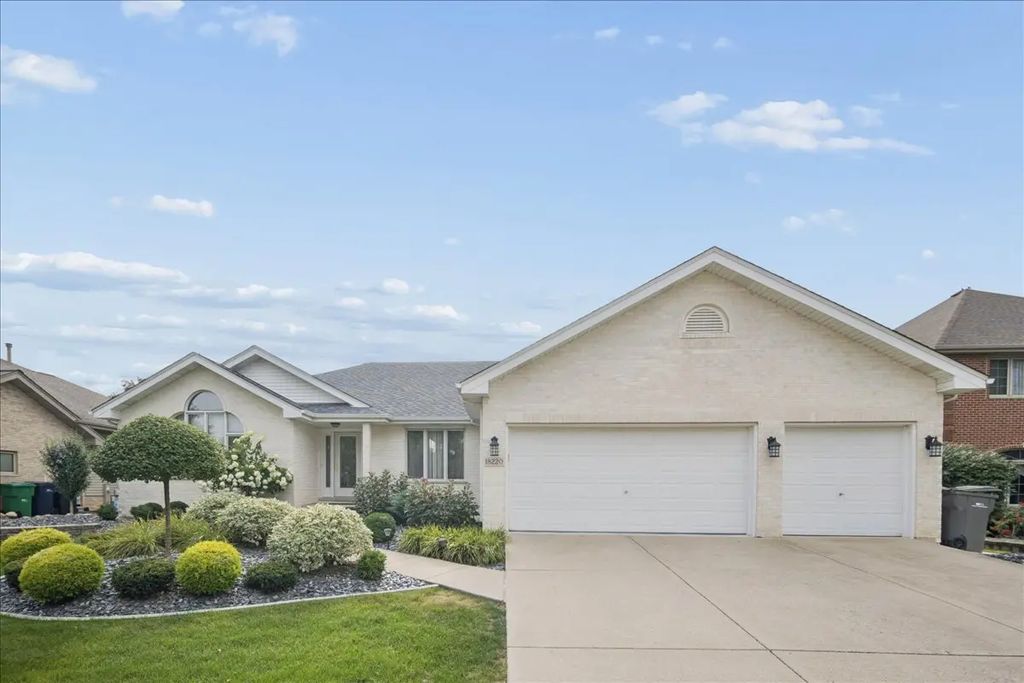 18220 Hidden Valley Cove, Orland Park