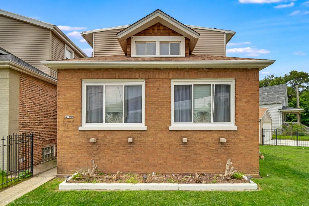 8100 S Cornell Avenue, Chicago