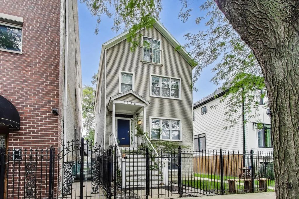 1938 W Melrose Street 1, Chicago, 60657